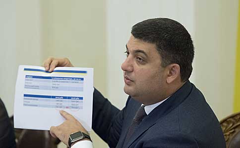 Прем’єр-міністр: Заяви окремих місцевих рад щодо зменшення тарифів - це популізм, адже тарифи на комунальні послуги формуються на місцях за їхньою участю