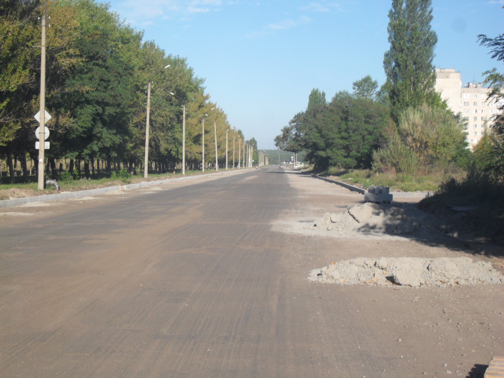 За рахунок коштів державного фонду регіонального розвитку у Рубіжному відновлюють автодорогу