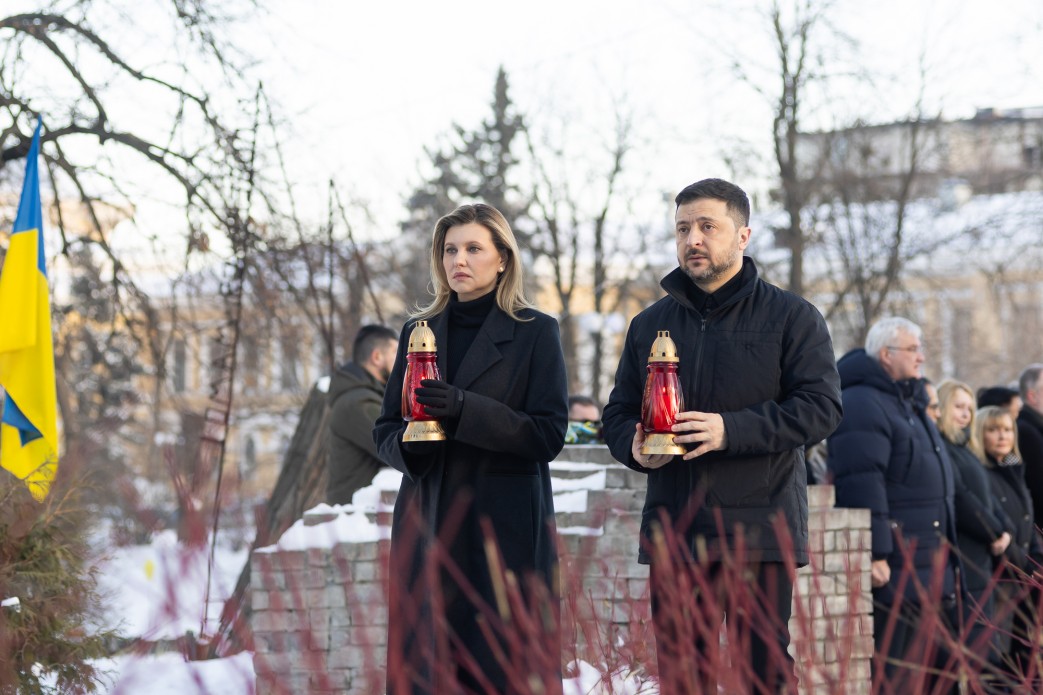 Президент і перша леді вшанували пам’ять Героїв Небесної Сотні