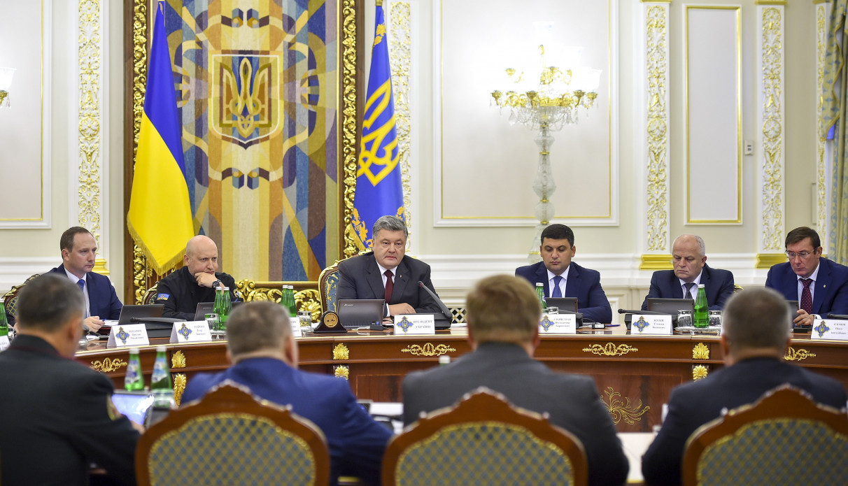 Підвищення зарплат вчителів та медиків є пріоритетом – Президент на засіданні РНБОУ