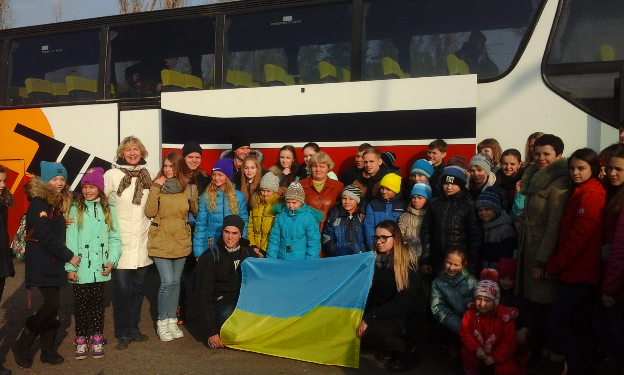 Діти з Луганщини, які мешкають вздовж лінії розмежування, відправилися на відпочинок в дитячий центр «Молода гвардія»