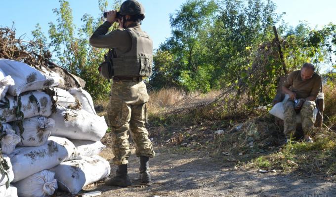 Новини АТО: на Луганщині не припиняються ворожі обстріли