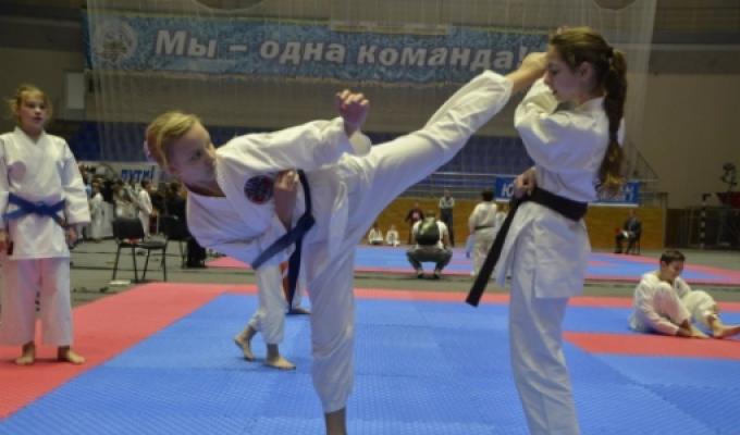 Луганські каратистки завоювали низку медалей у всеукраїнських змаганнях