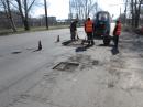 Луганщина: дорожники продовжують роботи з ліквідації ямковості