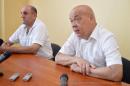 Бюджетні установи області будуть забезпечуватися продуктами   харчування тільки луганських виробників, що зареєстровані на території,   контрольованій українською владою    Геннадій Москаль підкреслив, що згідно з Законом України «Про   військово-цивільні
