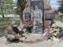 У Станиці Луганській військові впорядкують 12 монументів воїнам-визволителям
