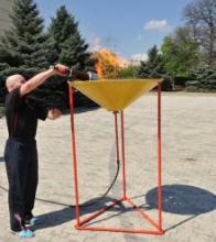 Шахтарі зі всієї України запалили у місті Краснодоні олімпійський вогонь