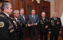 Гірники ТОВ «ДТЕК Ровенькиантрацит» та ТОВ «ДТЕК Свердловантрацит» вручили керівникам області рапорт   про видобуток 10 млн тонн вугілля