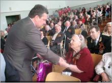 Керівники області відвідали ветеранів у госпіталі та геріатричному пансіонаті