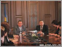 Владимир Пристюк и Валерий Голенко поздравили женщин с наступающим Международным женским днем