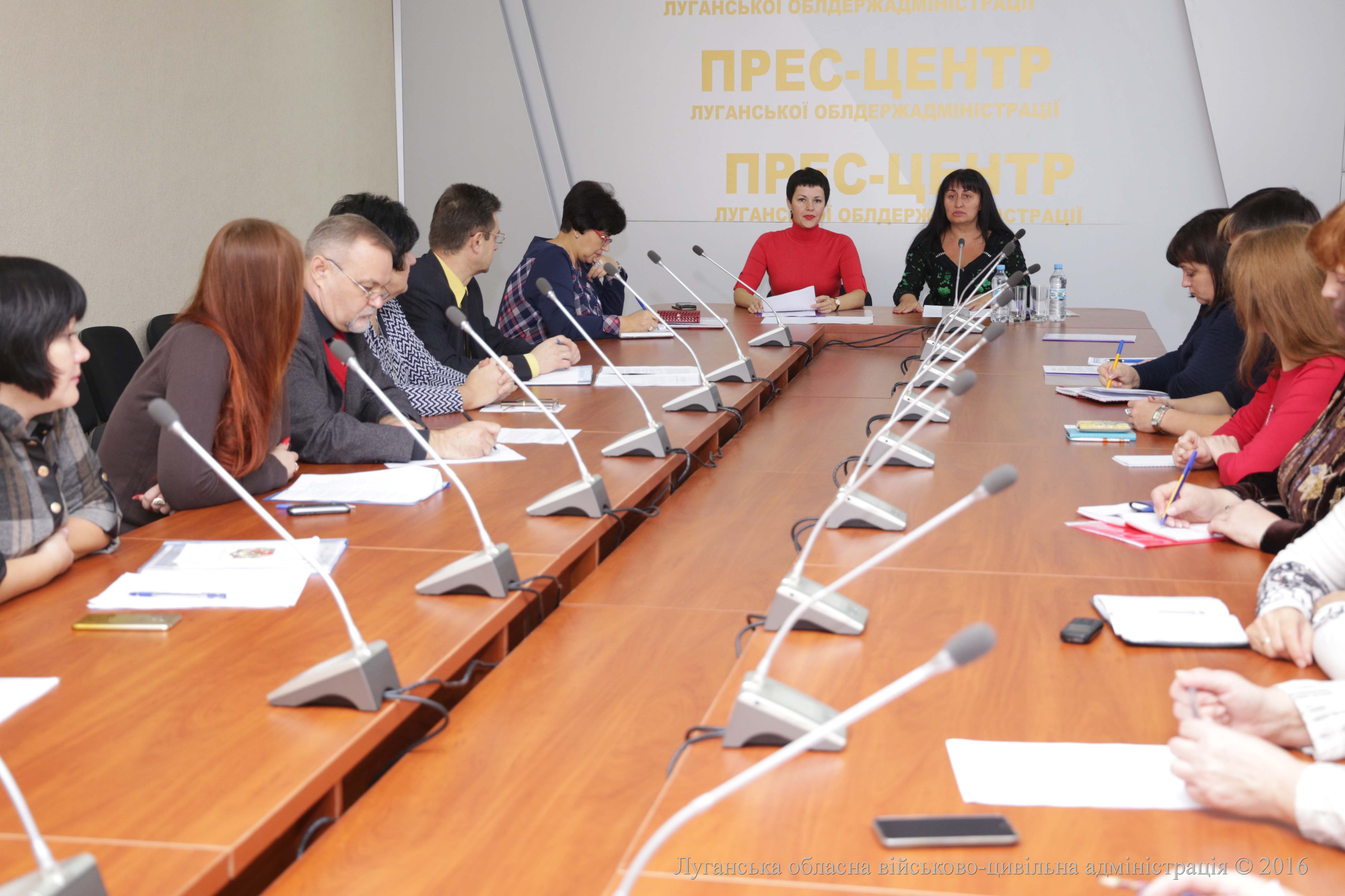 У Державному архіві Луганської області зберігається 7437 документів Національного архівного фонду 