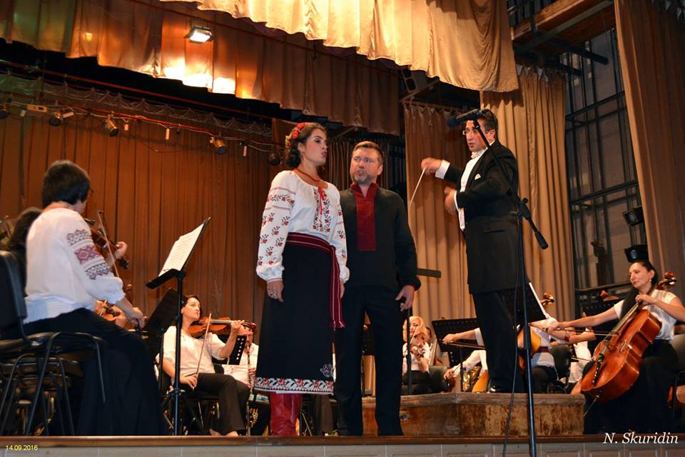 Луганська обласна філармонія відкрила творчий сезон великим концертом Академічного симфонічного оркестру