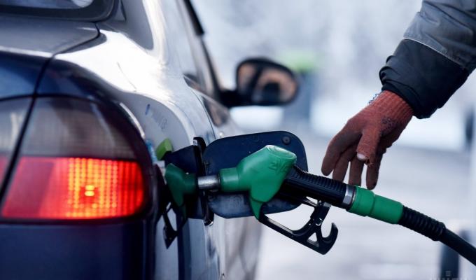 Уряд зменшив граничну ціну на дизельне пальне та підвищив на бензин 