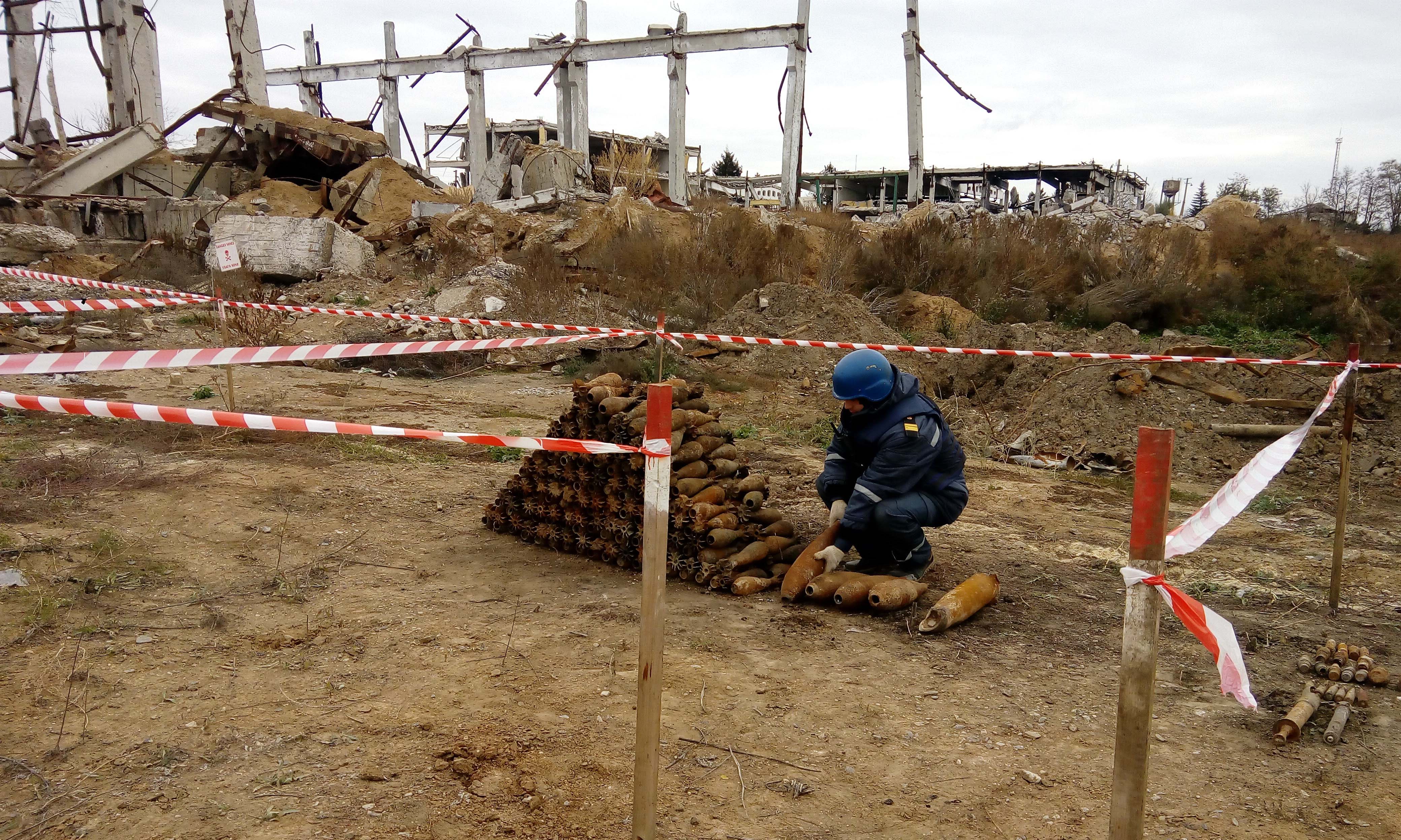 Луганська область: продовжуються роботи піротехнічних розрахунків ДСНС на Луганщині з розмінування місцевості