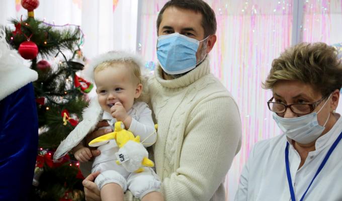 Подарунки від Святого Миколая отримали вихованці Луганського обласного будинку дитини та Сєвєродонецької обласної санаторної школи