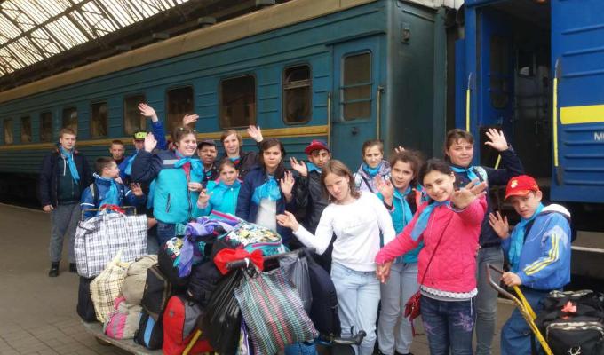 Група дітей з особливими потребами з Луганщини вирушила на реабілітацію у Карпати 