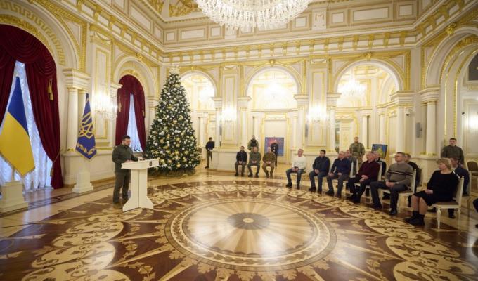 Вони повертали світло в домівки: Глава держави нагородив енергетиків Луганщини