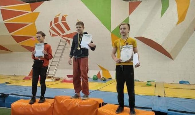 На першості країни серед скелелазів юнак з Луганщини здобув бронзу