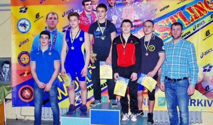 Дев’ять медалей привезли борці Луганської області з Чемпіонату України 