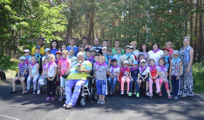 Діти з інклюзивного пришкільного табору відвідали обласну базу «Олімп» та поспілкувалися з паралімпійцями Луганщини 