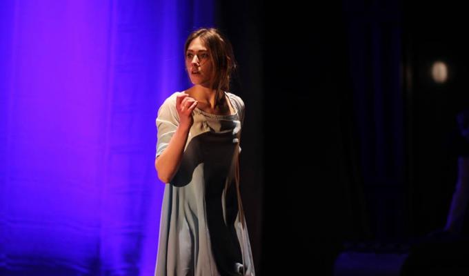 Луганський обласний академічний український музично-драматичний театр представляє прем'єру вистави за п’єсою Неди Нежданої «І ВСЕ-ТАКИ Я ТЕБЕ ЗРАДЖУ»