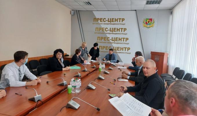 Влада і бджолярі разом розвиватимуть «медовий» бізнес на Луганщині – підписаний Меморандум про співпрацю