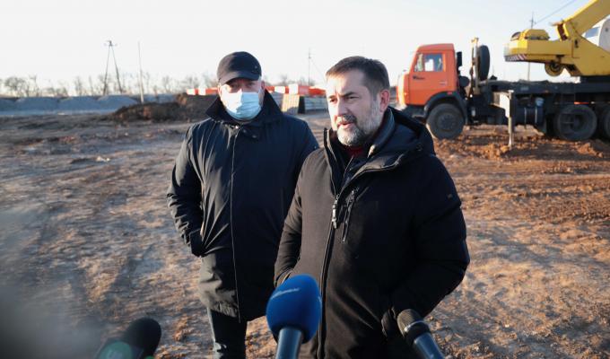 Незабаром розпочнеться монтаж металевої конструкції телевежі у Попаснянському районі – Сергій Гайдай перевірив хід будівельних робіт