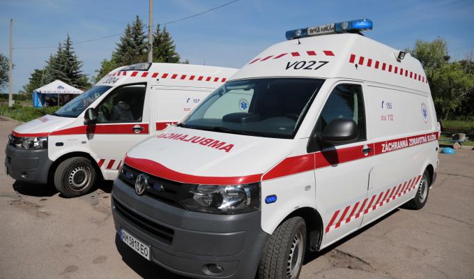 Словаччина передала обласній дитячій клінічній лікарні два реанімобілі