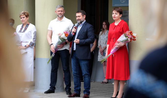 У школах Луганщини відлунали останні дзвоники