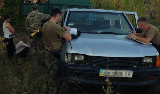 «Фантом» затримав нелегальних лiсорубiв