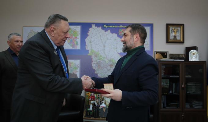 Очільник області вручив державну нагороду Почесному члену НОК України Миколі Кравченку