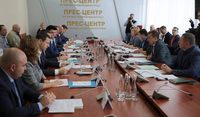 Ми маємо разом вирішити питання життєдіяльності Луганщини, – Віталій Комарницький на зустрічі з депутатами Верховної Ради України