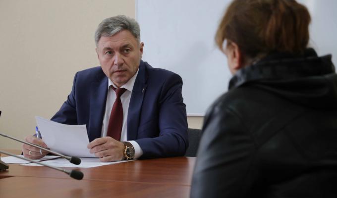 Інваліди, військовослужбовці, пільговики з числа переселенців першочергово отримають житло, – Юрій Гарбуз