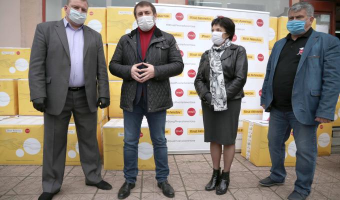 Соціальна відповідальність бізнесу: 29 медичних закладів області отримали оксиметри, санітайзери та комплекти індивідуального захисту