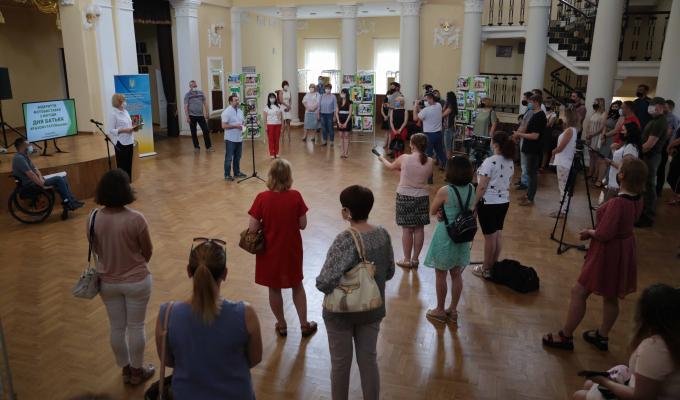 Сергій Гайдай привітав жителів Луганської області з Днем батька