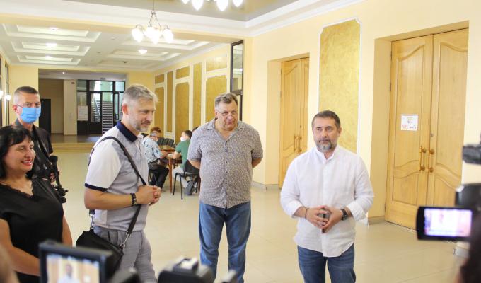 Жителі області для щеплення можуть обрати будь-яку вакцину від чотирьох виробників, – Сергій Гайдай у центрі масової вакцинації в Сєвєродонецьку