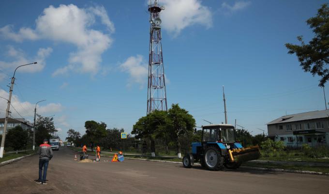 У Троїцькому ремонтують проспект Перемоги, незабаром – ремонт траси від Троїцького до Рубіжного 
