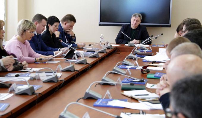 Юрій Гарбуз доручив посилити контроль за незаконним продажем алкогольних і тютюнових товарів неповнолітнім 