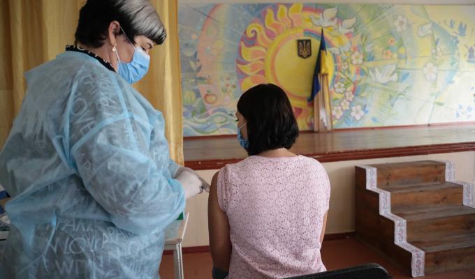 В області активно триває вакцинація освітян – від коронавірусу щеплено 65 % працівників освіти Сєвєродонецької громади