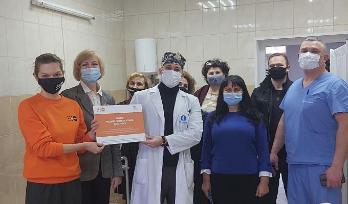 У двох громадах Луганщини, що знаходяться на лінії розмежування, відкрито кабінети допомоги жінками, постраждалим від насильства