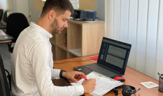 Відтепер у Дніпрі надається правова допомога для переселенців з Луганщини