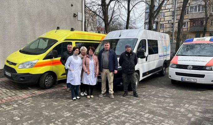 Ще одне авто "швидкої допомоги" отримала лікарня з Рубіжного, що наразі базується в Дніпрі