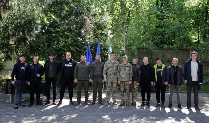 Вручили нагороди військовослужбовцям, які обороняли Луганщину. 
