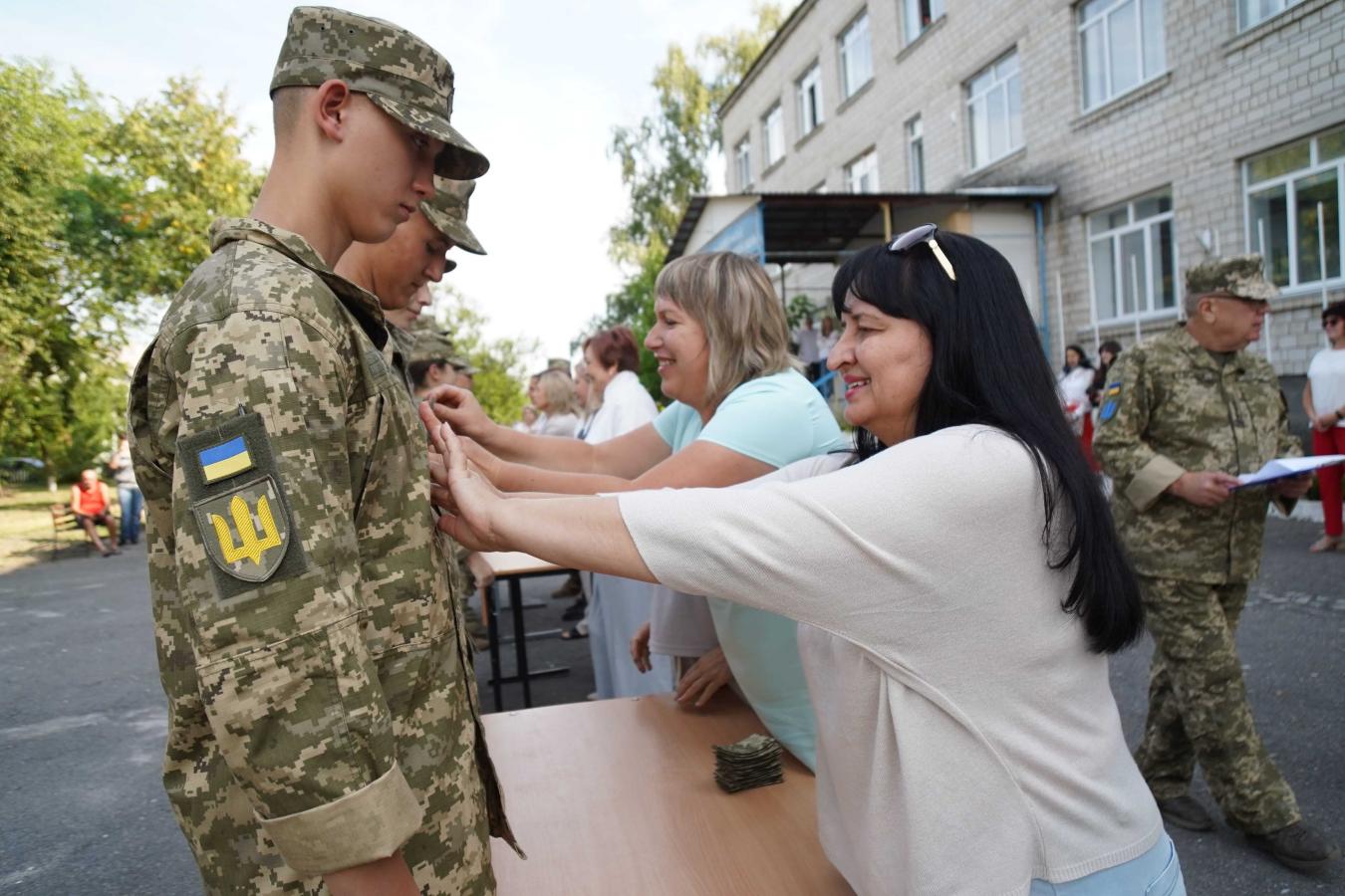 Акцію «Донати замість квітів!» оголосили у Луганському обласному ліцеї з посиленою військово-фізичною підготовкою до 1 вересня