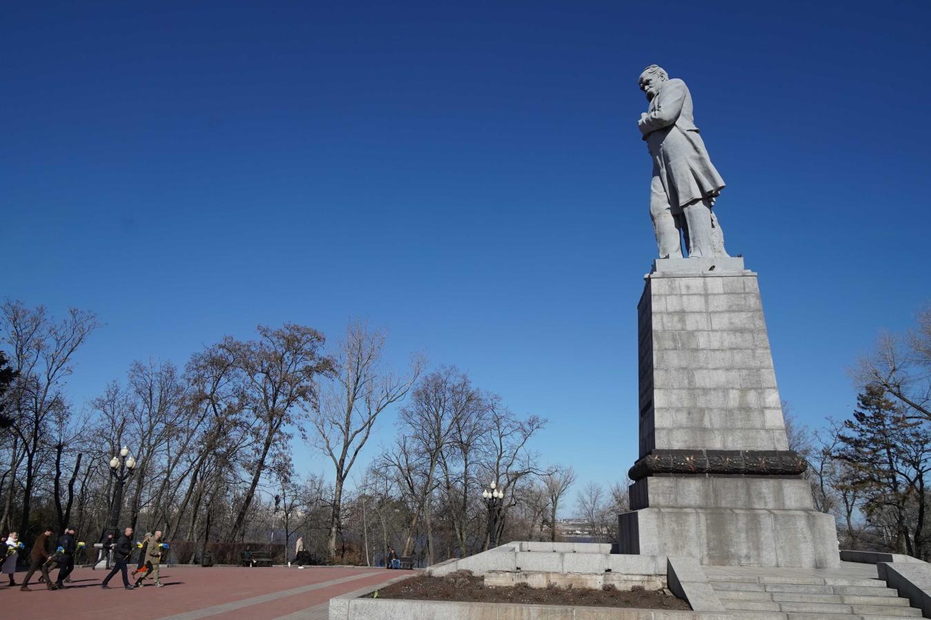 Луганчани відзначили 212 річницю від Дня народження Великого Кобзаря 