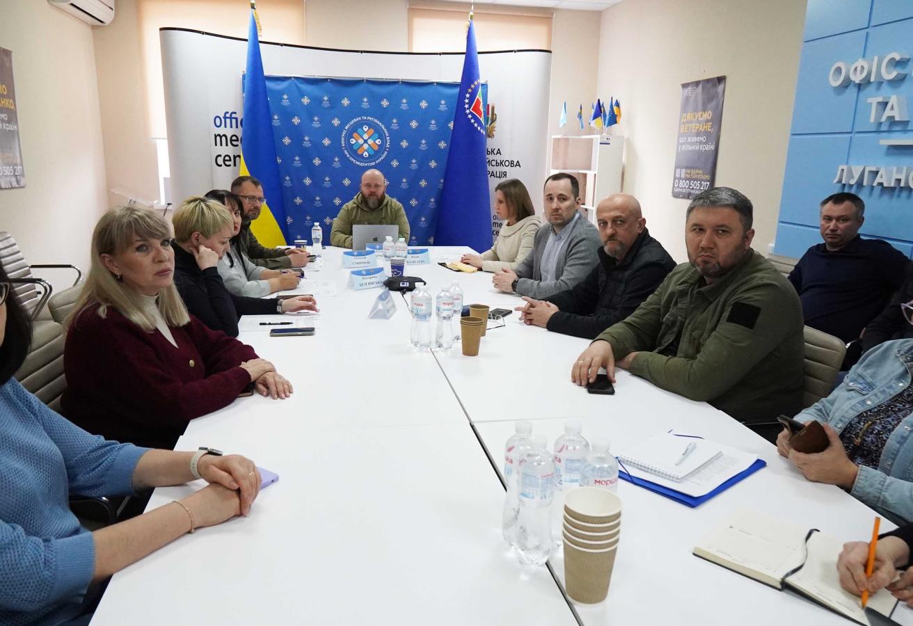 Луганщина серед лідерів за фінансуванням програм підтримки ВПО – Віктор Микита відзначив досягнення регіону під час «Діалогу з громадами»