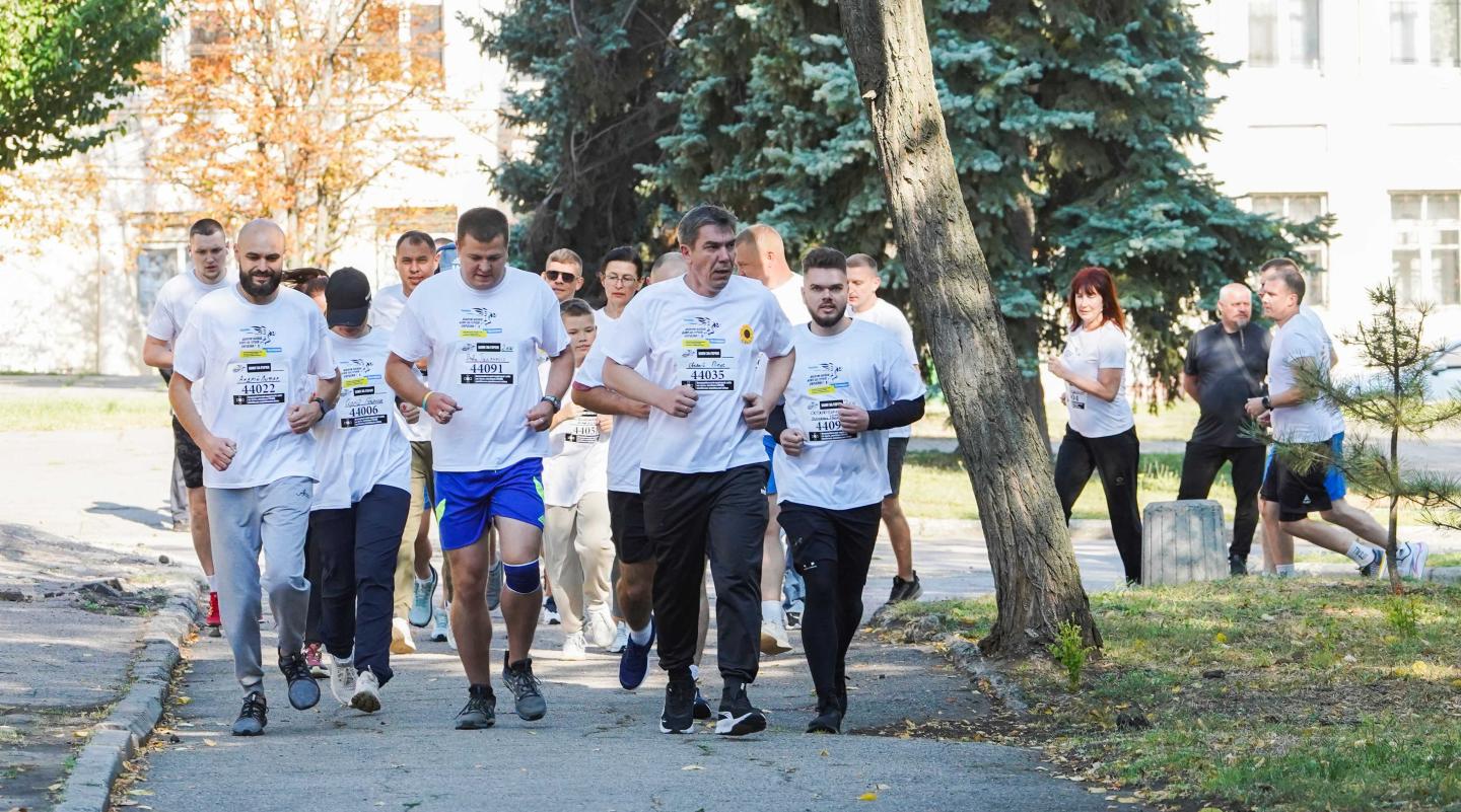 На Алеї Захисників Луганщини патріотичним забігом вшанували пам’ять загиблих воїнів 