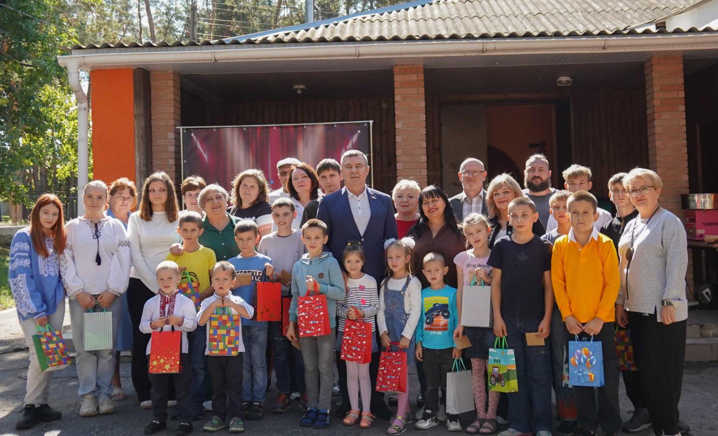 Обласна влада відзначила діяльність релокованих дитячих будинків сімейного типу та прийомних сімей з Луганщини 