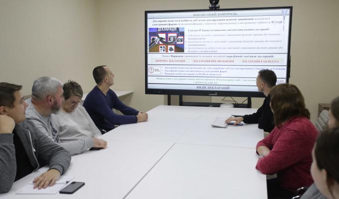 Триває навчання державних службовців у сфері підвищення підзвітності та прозорості