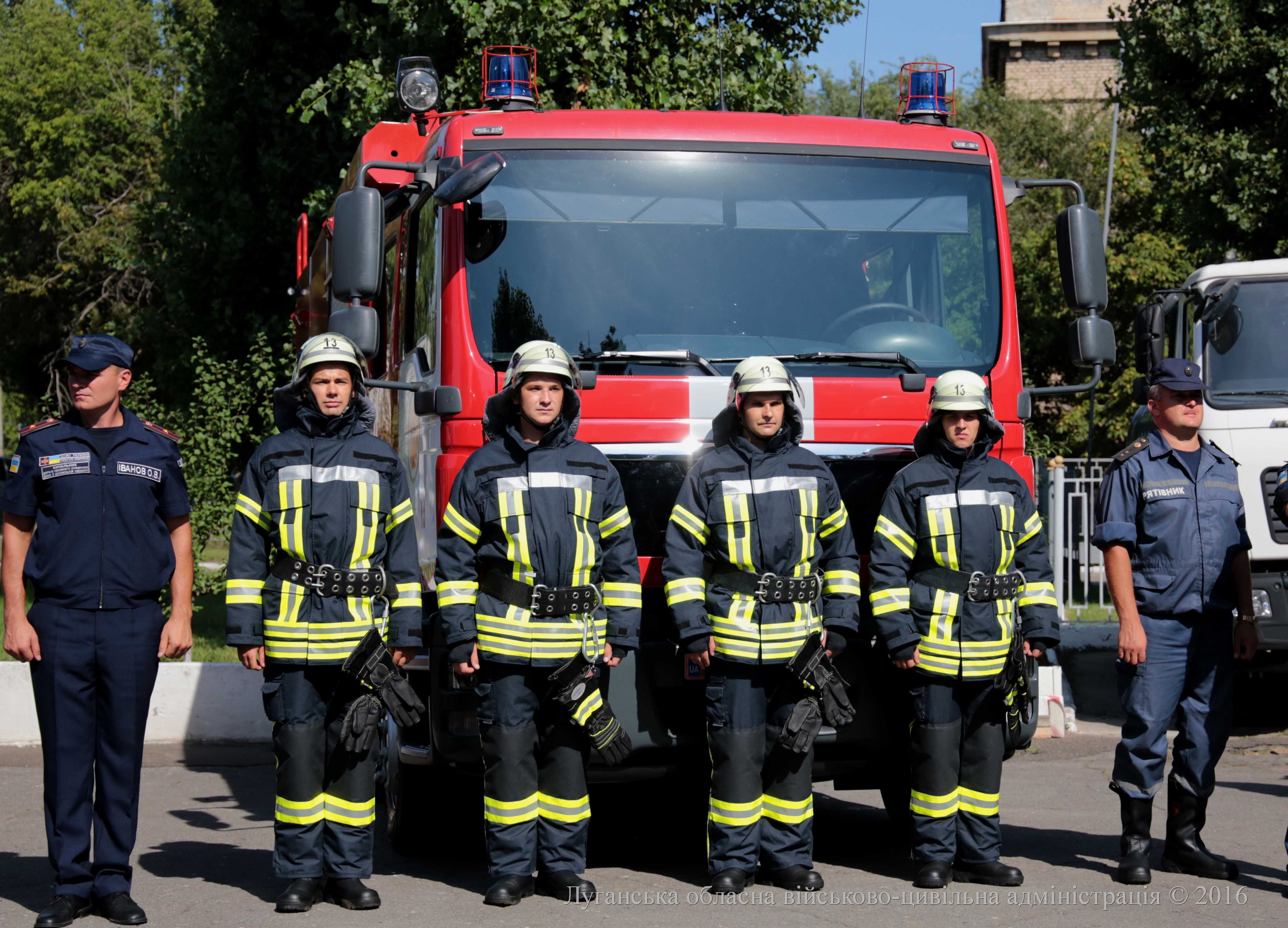 Підрозділам ДСНС Луганської області передали 2 нові пожежні машини